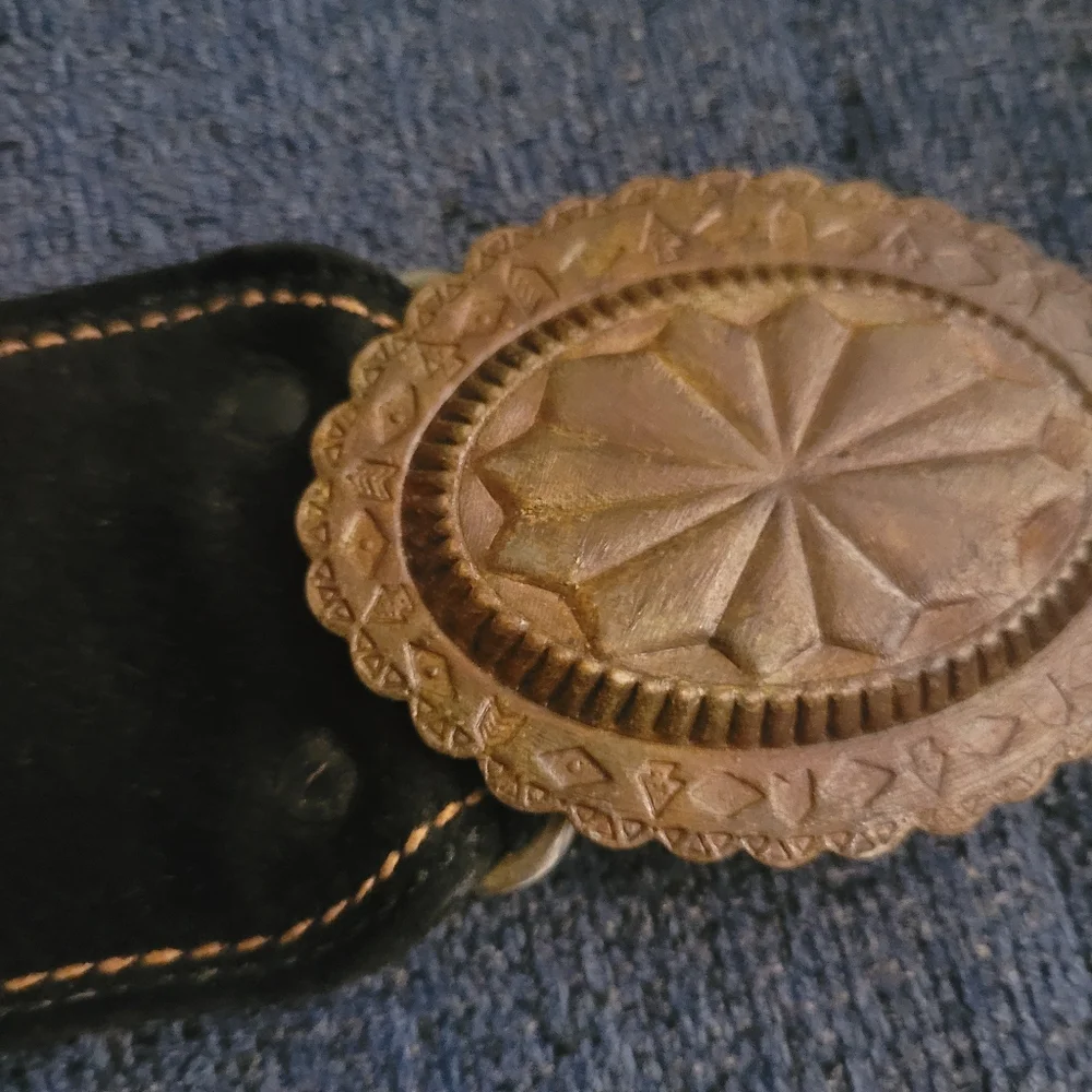 SOUTHWESTERN STYLE CONCHO LEATHER BELT  SZ 34" - Picture 5 of 16